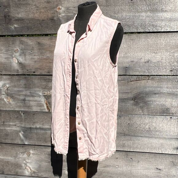 C&C California Women's Pink Frayed Hem Sleeveless Button Down Jean Shirt - Picture 4 of 7